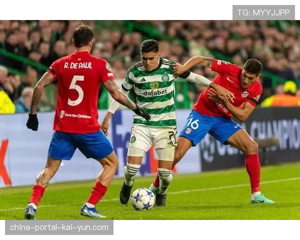 实时:比赛第78分钟,格列兹曼替补登场,马竞球迷起立鼓掌。