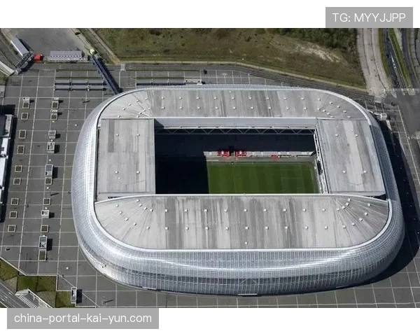 欧足联考察组抵达里尔,对皮埃尔-莫鲁瓦球场承办2026年欧联杯决赛进行最后评估 欧足联考察组抵达里尔,对皮埃尔-莫鲁瓦球场承办2026年欧联杯决赛进行最后评估